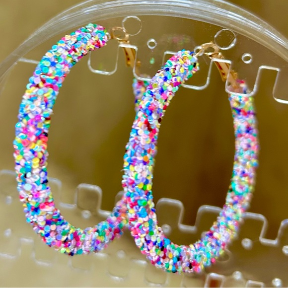 🍭Confetti Hoop Earrings - Picture 3 of 4